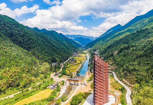 钱程策略 节假日客流量暴增 各地应如何提升公共服务水平更好地留住游客？